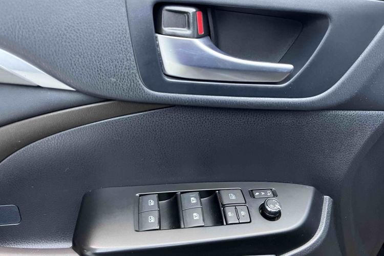 丰田 汉兰达 2018款 2.0T 四驱豪华版 7座 国VI中控内饰7011