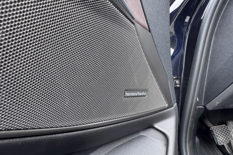 宝马3系 2021款 325i M运动曜夜套装局部细节9001