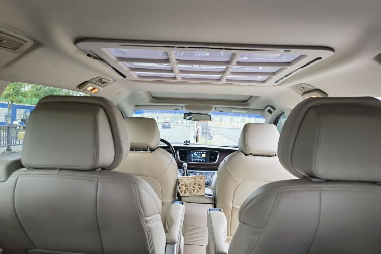 别克GL8 2018款 28T 豪华型 国VI中控内饰7004