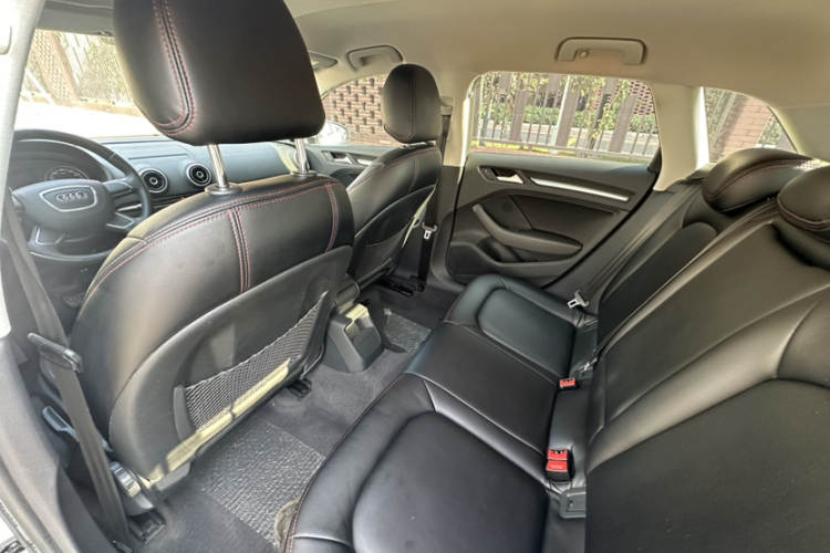 奥迪A3 2014款 Sportback 35 TFSI 自动进取型中控内饰7008