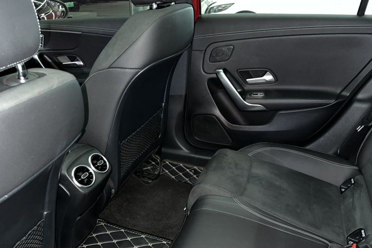 奔驰A级 2020款 A 200 L 运动轿车局部细节9005