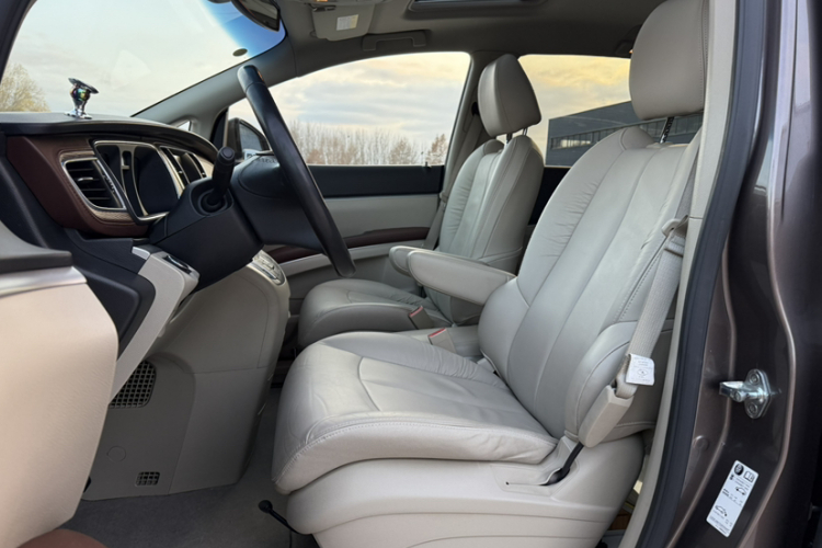 别克GL8 2017款 25S 豪华型 国V局部细节19