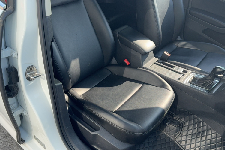 大众 高尔夫 2020款 200TSI DSG舒适进取版局部细节41