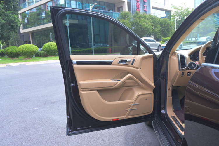 保时捷 2015款 Cayenne 3.0T中控内饰7014