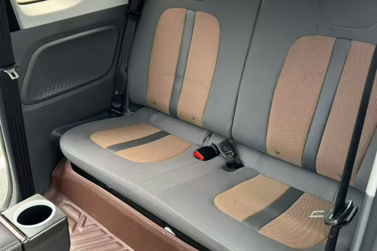 五菱汽车 宏光MINIEV 2022款 GAMEBOY 200km 玩乐款 磷酸铁锂中控内饰7005