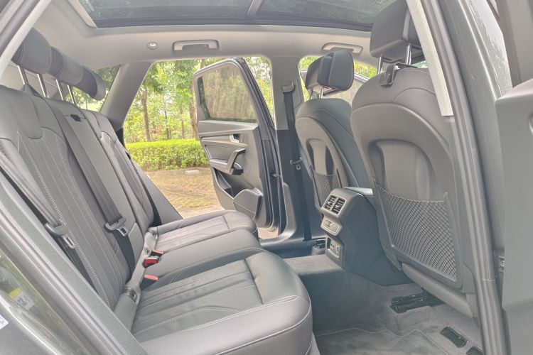 奥迪Q5L 2022款 改款 40T 豪华动感型中控内饰7010