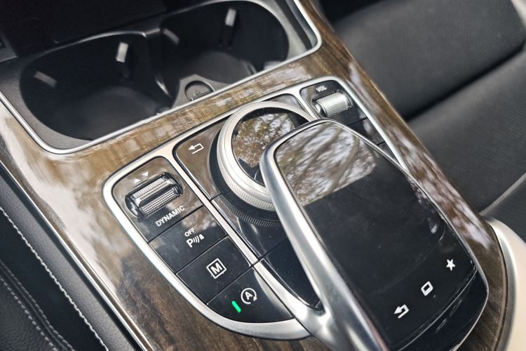 奔驰GLC 2016款 GLC 260 4MATIC 动感型局部细节9012