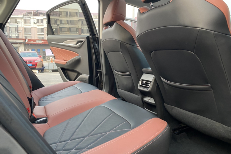 长安 逸动 2022款 PLUS 蓝鲸NE 1.4T GDI DCT尊贵版中控内饰7005