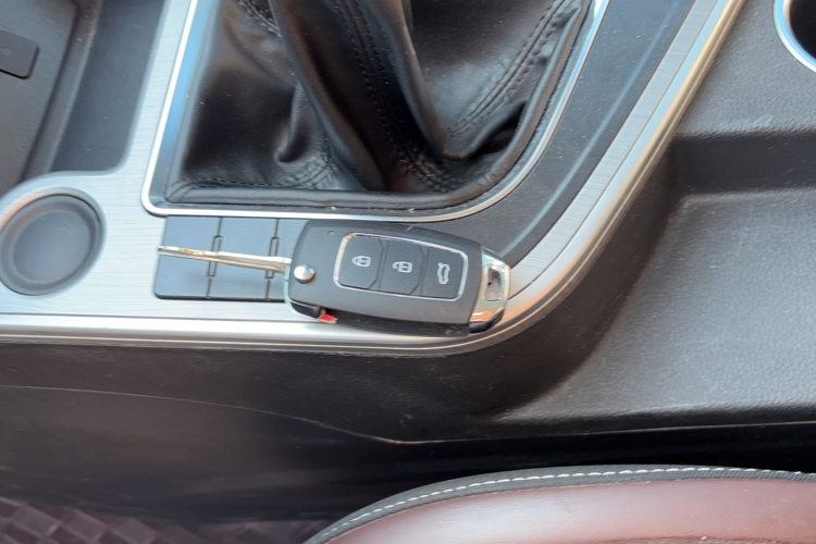 东风风行 风行T5 2023款 盛世款 1.6L 手动筑梦版 五座中控内饰7001