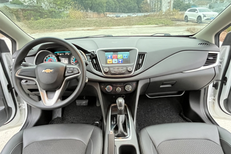 雪佛兰 科沃兹 2016款 1.5L 自动欣悦版中控内饰7004