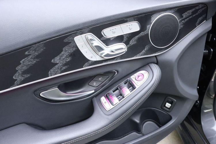 奔驰C级(进口) 2020款 改款 C 260 旅行轿车中控内饰7011