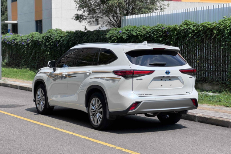 丰田 汉兰达 2022款 双擎 2.5L 四驱尊贵版 7座车身外观6004