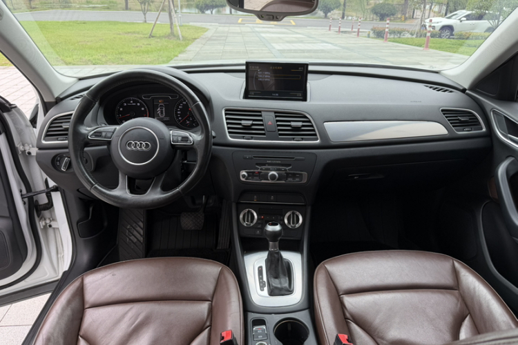 奥迪Q3 2015款 30 TFSI 舒适型中控内饰7001
