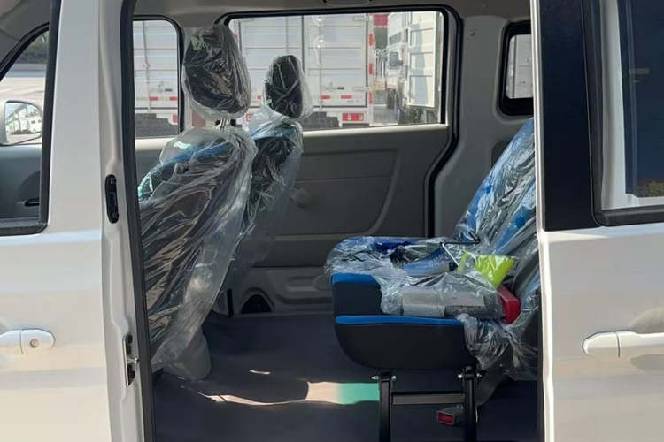 SRM鑫源 好运 2025款 标准型 宁德38.64kWh 270KM 6座车身外观6004