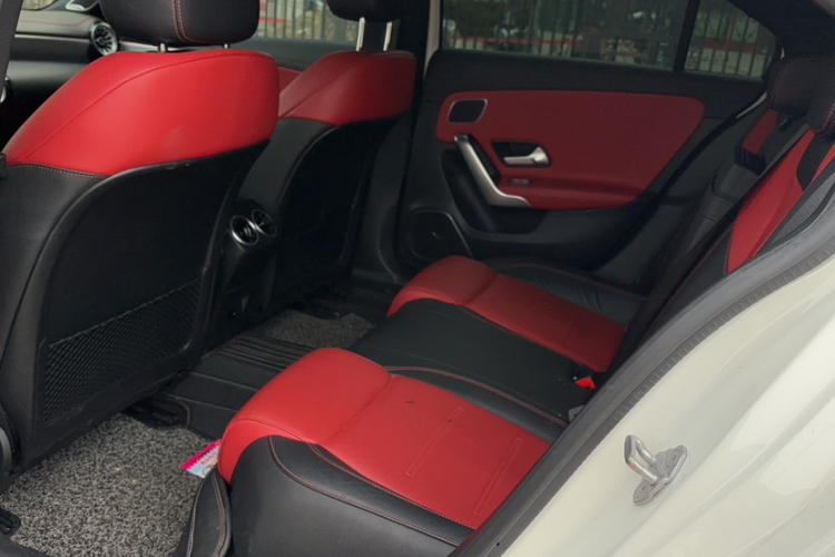 奔驰A级AMG 2023款 AMG A 35 L 4MATIC中控内饰7004