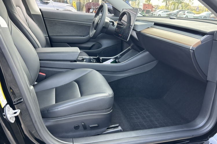 特斯拉 Model 3 2020款 标准续航后驱升级版局部细节41