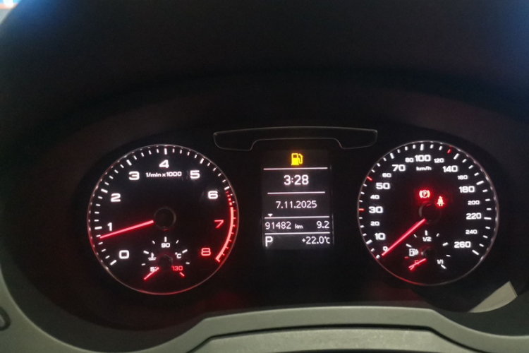 奥迪Q3 2018款 30 TFSI 时尚型典藏版中控内饰15