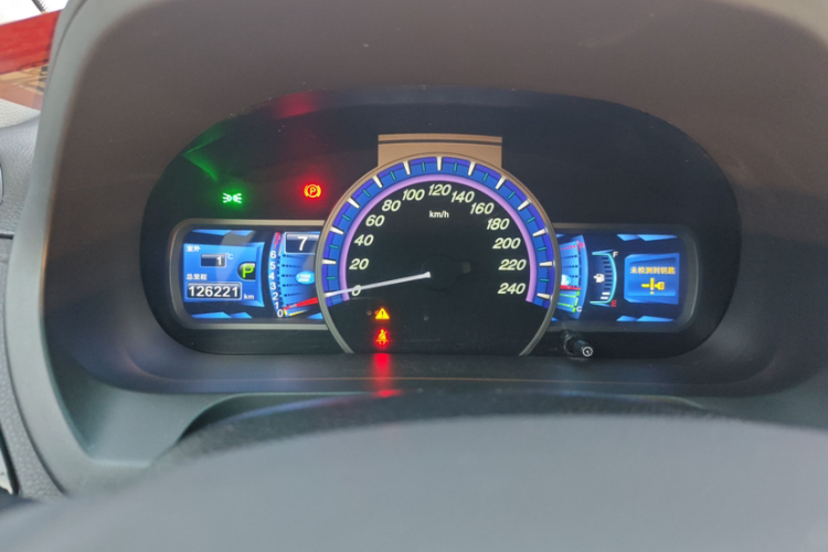 比亚迪S7 2015款 2.0T 自动尊贵型中控内饰15