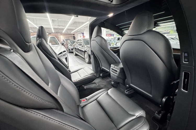 特斯拉 Model X 2019款 长续航版中控内饰7009