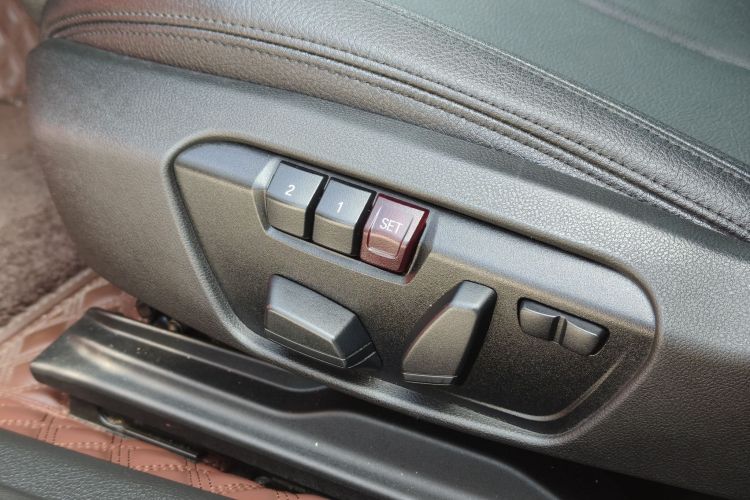 宝马1系 2018款 118i 运动型中控内饰7005