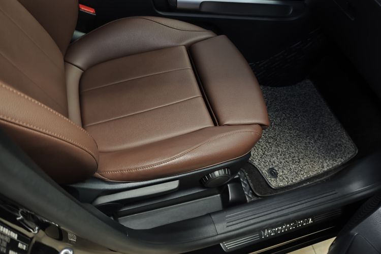 奔驰GLB 2021款 GLB 200 动感型中控内饰7010