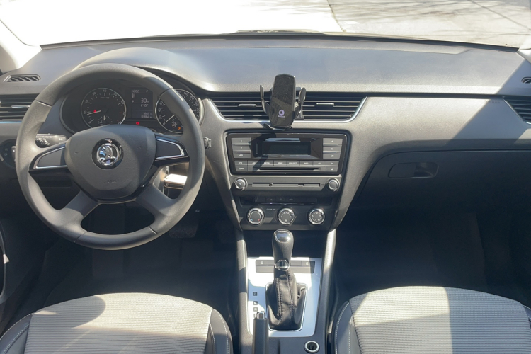 斯柯达 明锐 2016款 1.6L 自动创行版中控内饰7003