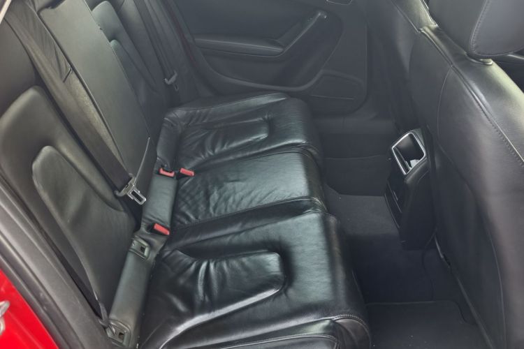 奥迪A4L 2011款 2.0 TFSI 标准型中控内饰7006