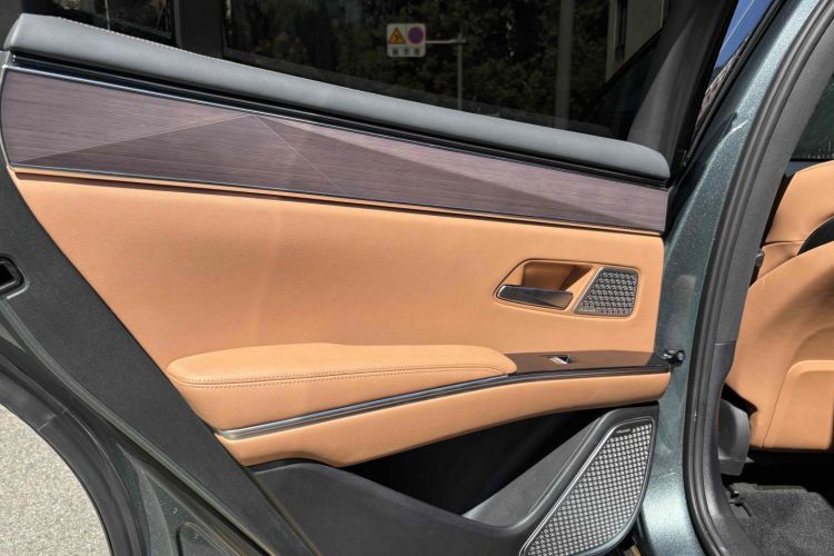 比亚迪 汉L 2025款 DM-p 四驱激光雷达旗舰型中控内饰7003