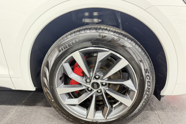 奥迪Q5L 2024款 40 TFSI 豪华动感型车身外观6007