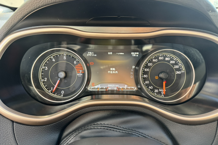 Jeep 自由光 2016款 2.0L 优越版中控内饰15