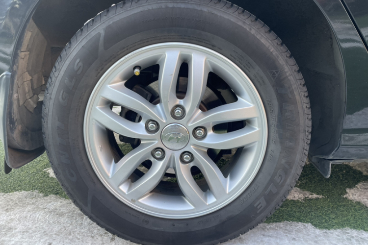 现代 悦动 2011款 1.6L 手动舒适型局部细节9002