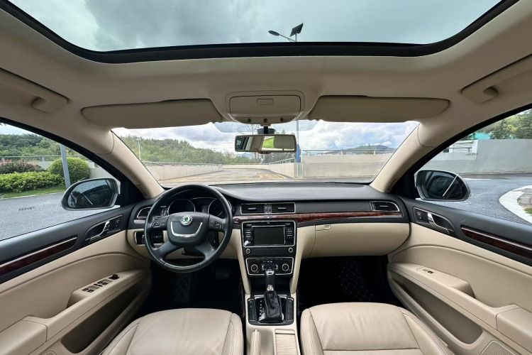 斯柯达 速尊 2014款 2.0TSI 尊贵版中控内饰7003