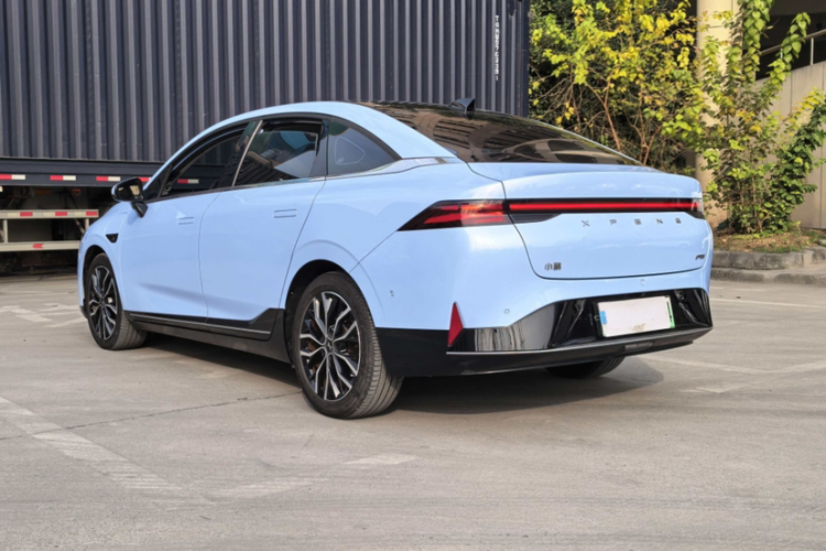 小鹏P5 2022款 460E+车身外观6004