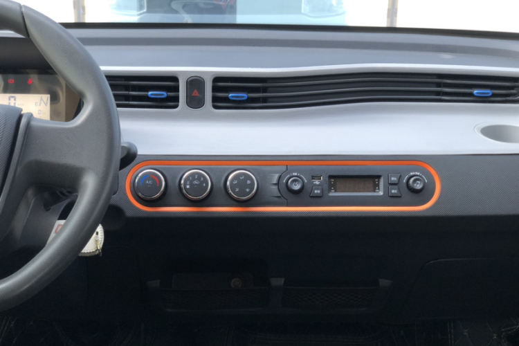 五菱汽车 宏光MINIEV 2022款 轻松款 磷酸铁锂中控内饰7008