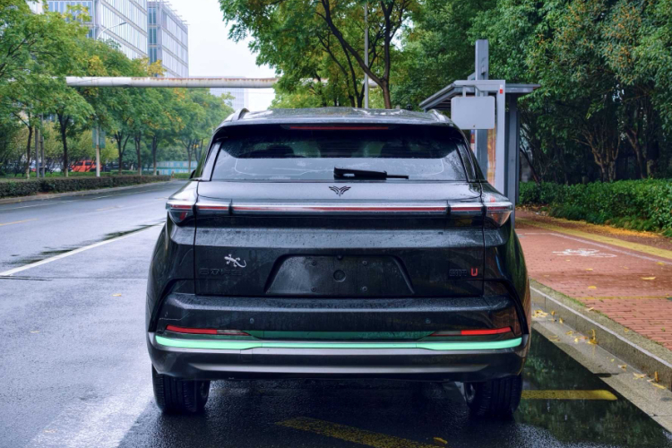 哪吒汽车 2023款 哪吒U-Ⅱ 挑战版 500 磷酸铁锂车身外观6005