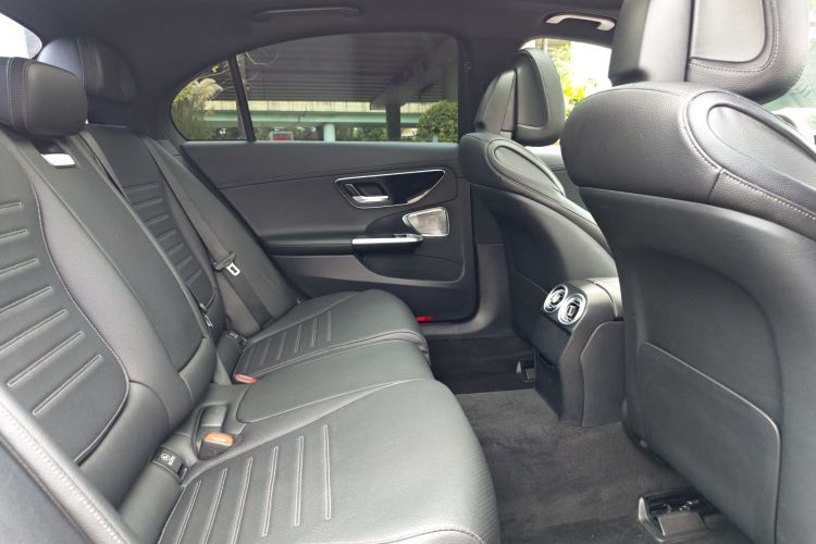 奔驰C级 2022款 C 260 L 运动版中控内饰7007