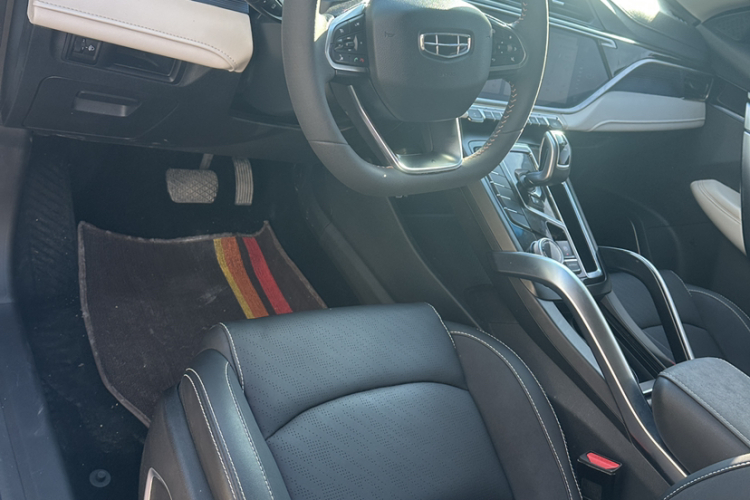 吉利汽车 2022款 博越X 1.8TD DCT智慧型中控内饰7002