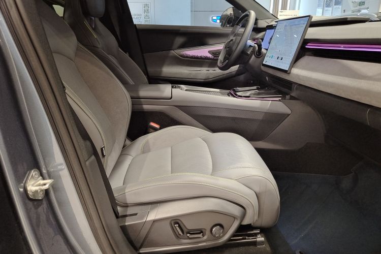 领克08 EM-P 2025款 220km 四驱性能Halo中控内饰7002