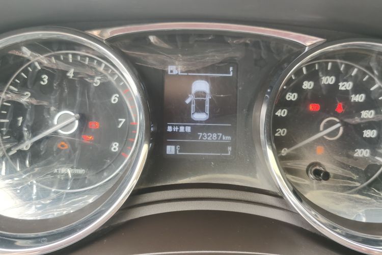 宝骏730 2016款 1.5L 手动舒适型 7座 国V中控内饰15