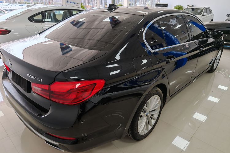 宝马5系 2020款 530Li 领先型 豪华套装车身外观6009