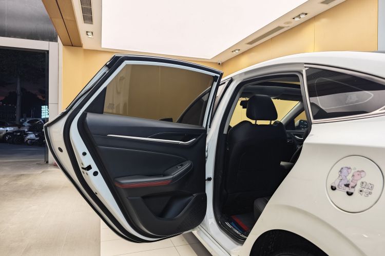 长安 逸动 2020款 PLUS 1.6L GDI 手动豪华型车身外观6007