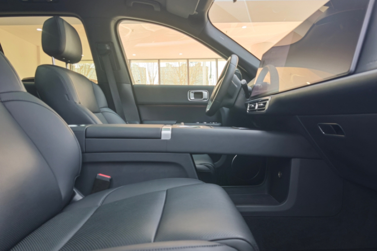 理想汽车 理想L8 2024款 Ultra中控内饰7008