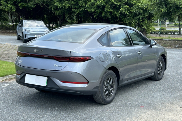 比亚迪 秦PLUS 2025款 DM-i 智驾版 55KM领先型车身外观6001