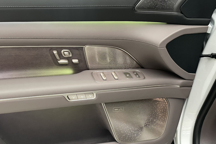 蔚来ES8 2026款 六座行政豪华版中控内饰7001