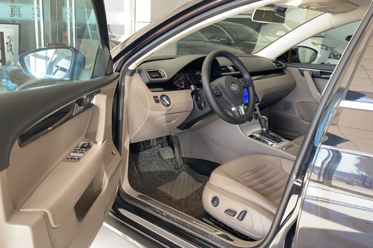 大众 迈腾 2015款 改款 1.8TSI 豪华型中控内饰7002