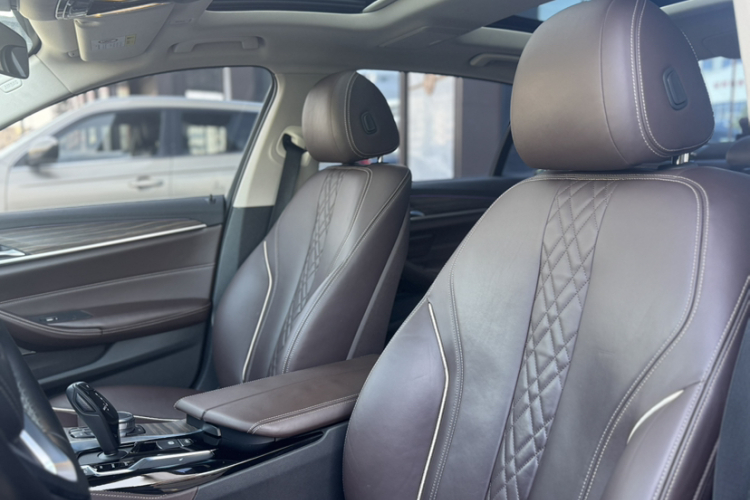 宝马5系 2019款 530Li 领先型 豪华套装中控内饰7007