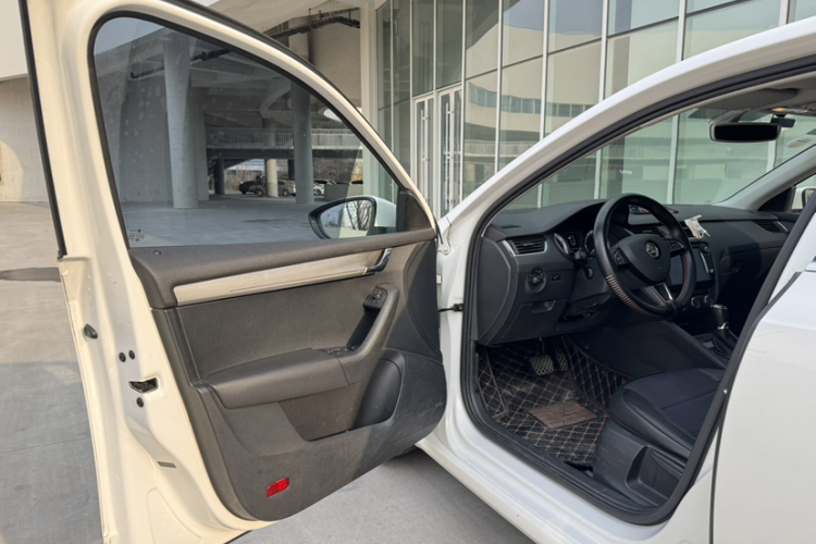 斯柯达 明锐 2018款 1.6L 自动豪华版中控内饰7002