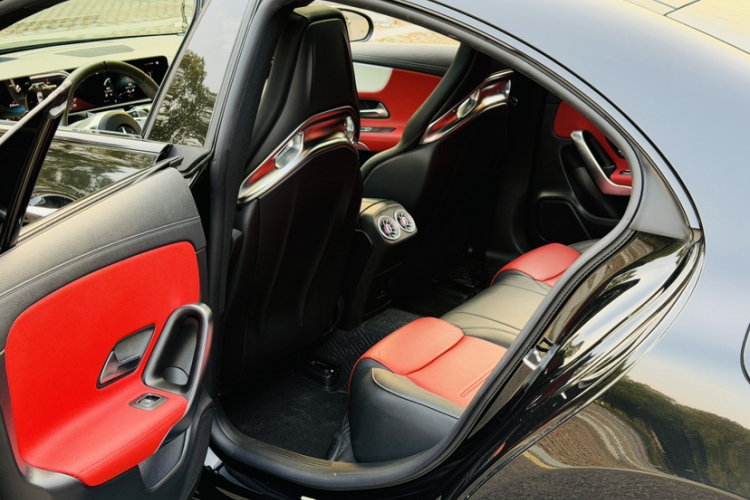 奔驰CLA AMG 2023款 AMG CLA 45 S 4MATIC+中控内饰7005