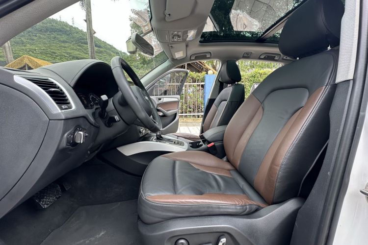 奥迪Q5 2018款 典藏版 40 TFSI 技术型中控内饰7007