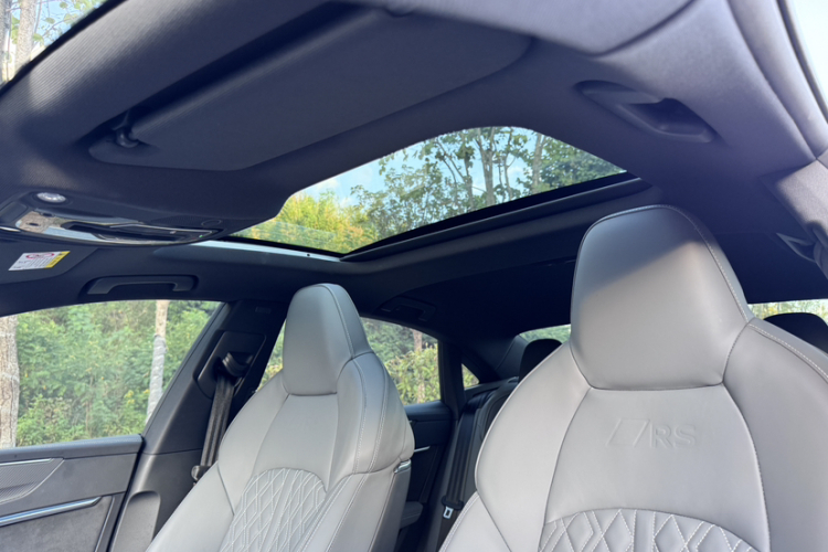 奥迪A7L 2024款 45 TFSI quattro RS 套件竞速版中控内饰7009